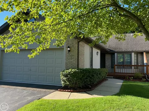 13292 Edgewood Dr, Sterling Heights, MI 48312