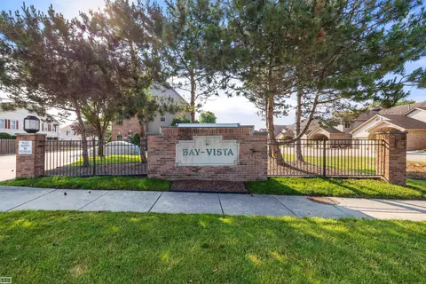34682 Bay Vis #9, Harrison Township, MI 48045