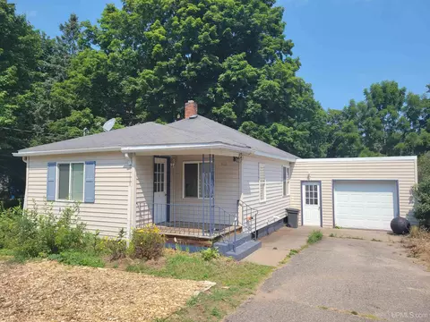 912 Jefferson, Marquette, MI 49855