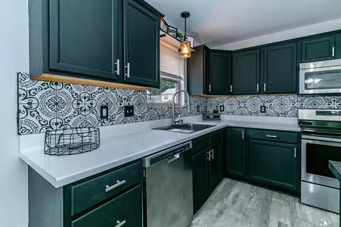 7592 Willow Pointe, Temperance, MI 48182 photo 18