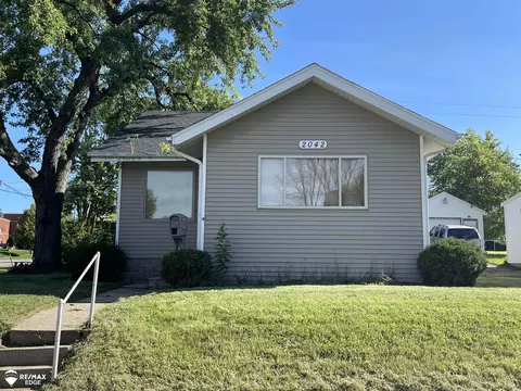 2042 Cadillac, Flint, MI 48504