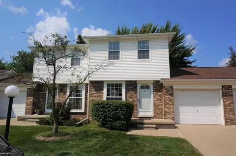 28091 Fair Oaks UNIT 9, Harrison Township, MI 48045