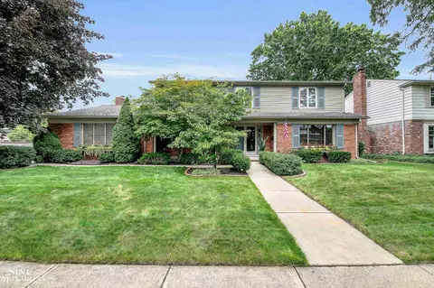652 Woods, Grosse Pointe Woods, MI 48236