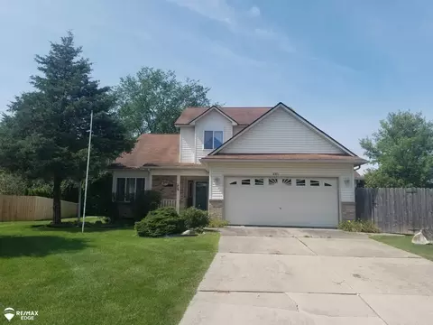 2311 Deer Holw #28, Burton, MI 48519
