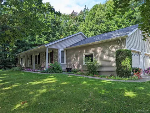 44 Longyear, Negaunee, MI 49866