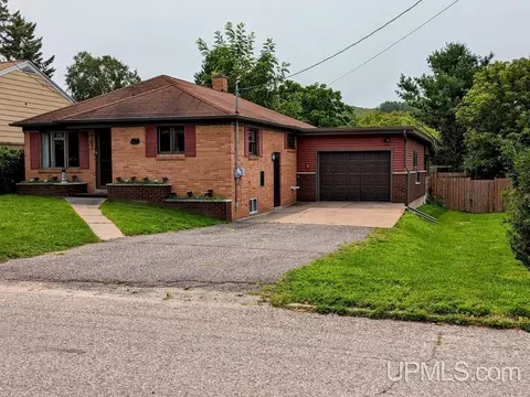 707 E Margaret, Iron Mountain, MI 49801