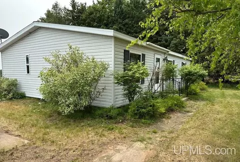 1027 12th, Bark River, MI 49807