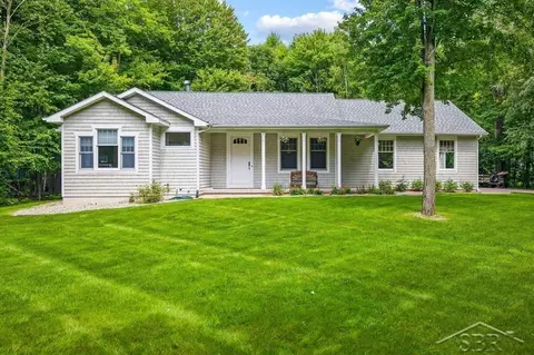 3899 E Tupelo, Midland, MI 48642 photo 2