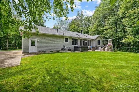 3899 E Tupelo, Midland, MI 48642 photo 48