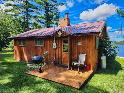 944 Co Rd Ggg, Ishpeming, MI 49849