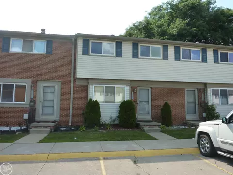 25741 Salem, Roseville, MI 48066