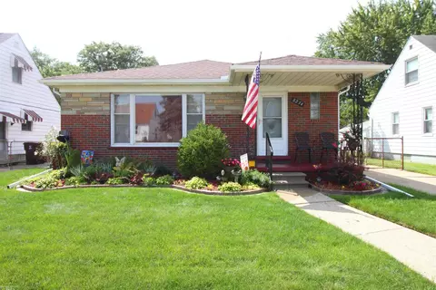 8234 Sterling, Center Line, MI 48015