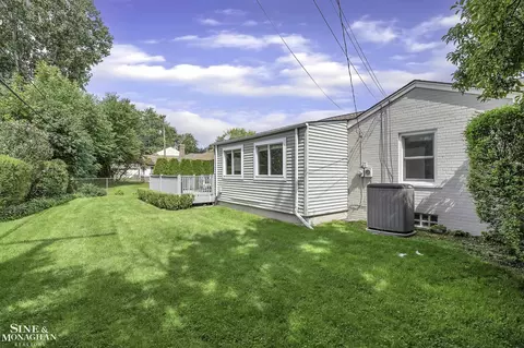 19650 E Kings, Grosse Pointe Woods, MI 48236 photo 22
