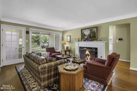 19650 E Kings, Grosse Pointe Woods, MI 48236 photo 4