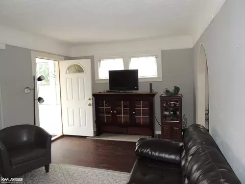 8669 Dodge, Warren, MI 48089 photo 7