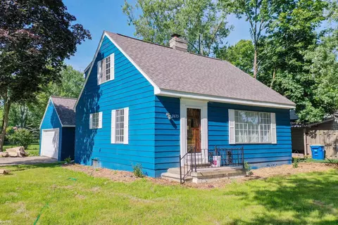 2675 Watkins Lake Rd, Waterford, MI 48328