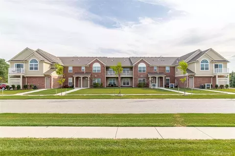 21937 Andover Dr #126/13, Macomb, MI 48042