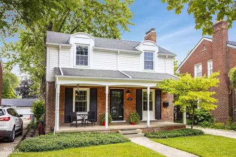 1830 Kenmore, Grosse Pointe Woods, MI 48236