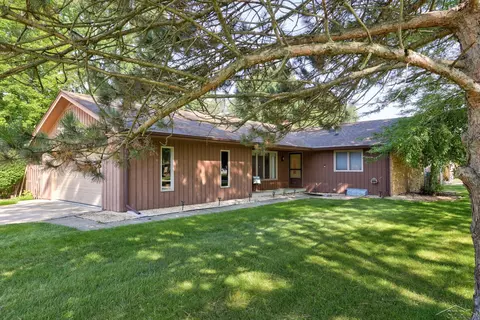 1299 Cranbrook, Saginaw, MI 48638