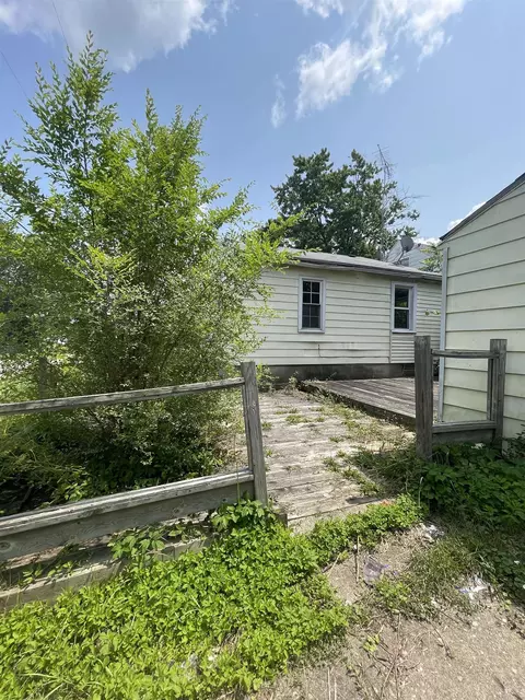 952 Johnson, Flint, MI 48532 photo 3