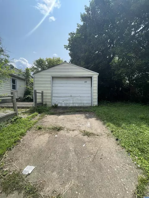 952 Johnson, Flint, MI 48532 photo 2
