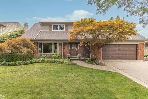789 Briarcliff, Grosse Pointe Woods, MI 48236