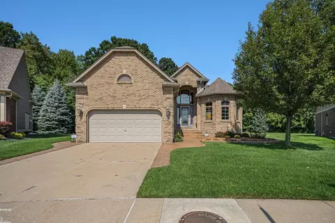 49748 Thunder Bay N, Macomb, MI 48042