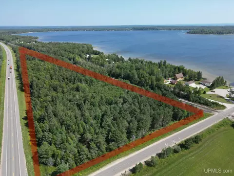 Tbd W Gulliver Lake, Gulliver, MI 49840