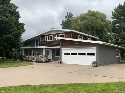 8 Fairway, Marquette, MI 49855