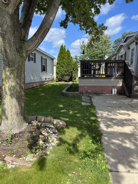 58524 Cottonwood, New Haven, MI 48048