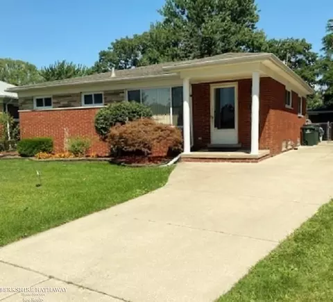 21536 Pallister St, Saint Clair Shores, MI 48080