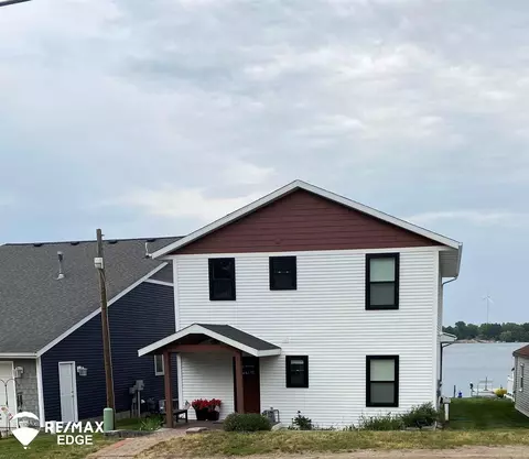 5726 W Lake Shr, Weidman, MI 48893