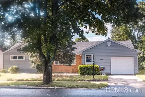 519 Main, Manistique, MI 49854