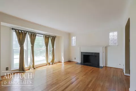 1048 Vernier, Grosse Pointe Woods, MI 48236 photo 3
