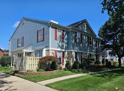 24629 Lake Mdw, Harrison Township, MI 48045