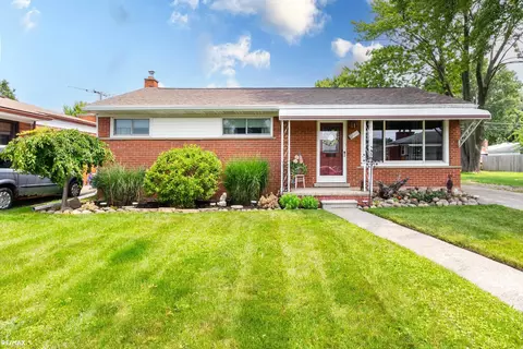 23455 Playview, Saint Clair Shores, MI 48082