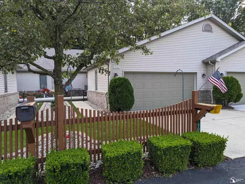 19020 Otto, New Boston, MI 48164