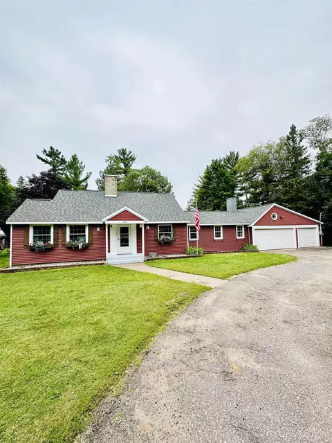 601 Cooper Lk, Ishpeming, MI 49849