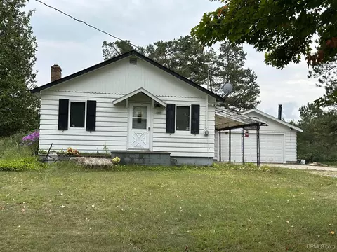 4329 County 420 21st Rd, Gladstone, MI 49837