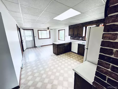 3906 W Morgan, Loretto, MI 49852 photo 9