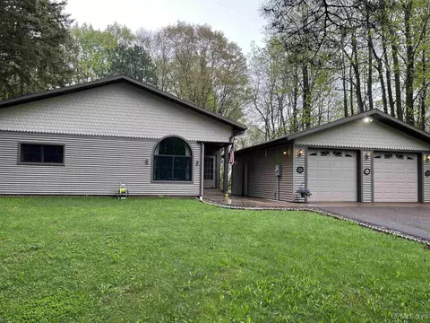n10324 Mount Zion Drive, Ironwood, MI 49938