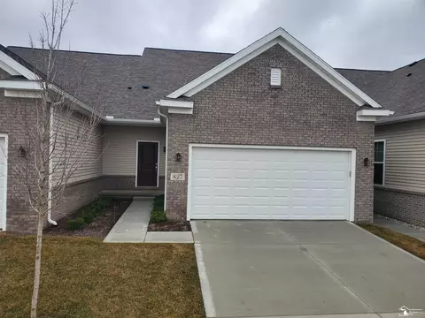 833 Plum Vlg UNIT 44, Monroe, MI 48161