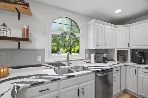 664 Stonecrest, Adrian, MI 49221 photo 13