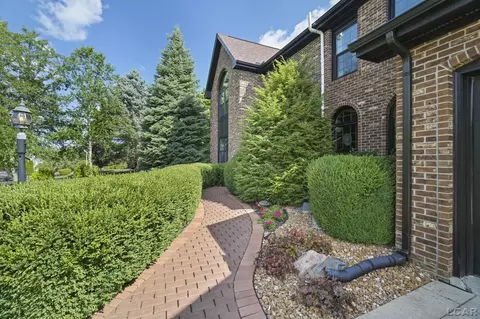 664 Stonecrest, Adrian, MI 49221 photo 4