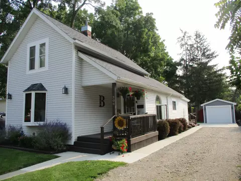 306 Marquette St, Durand, MI 48429