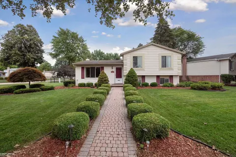 13828 Hillsdale, Sterling Heights, MI 48313