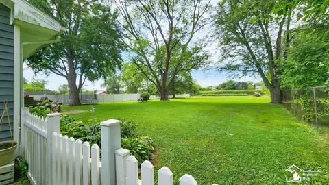 347 Ruff, Monroe, MI 48162 photo 3