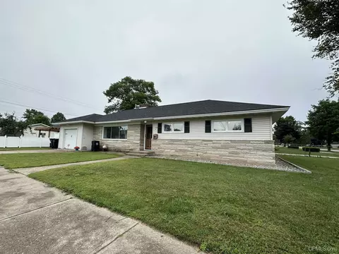 1122 Minneapolis, Gladstone, MI 49837