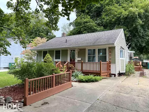 906 N Saginaw, Owosso, MI 48867