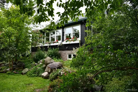 n5125 South Sundell Road, Skandia, MI 49885